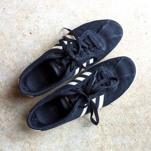 Adidas women's 9.5 sneakers shoes